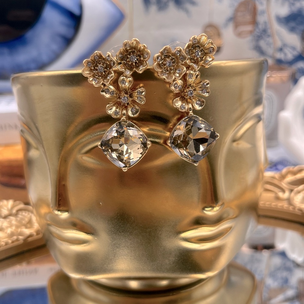 🆕 OSCAR DE LA RENTA 🧿 NWOT Floral Drop Earrings with White & Citrine Crystal